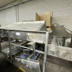 Egg washer